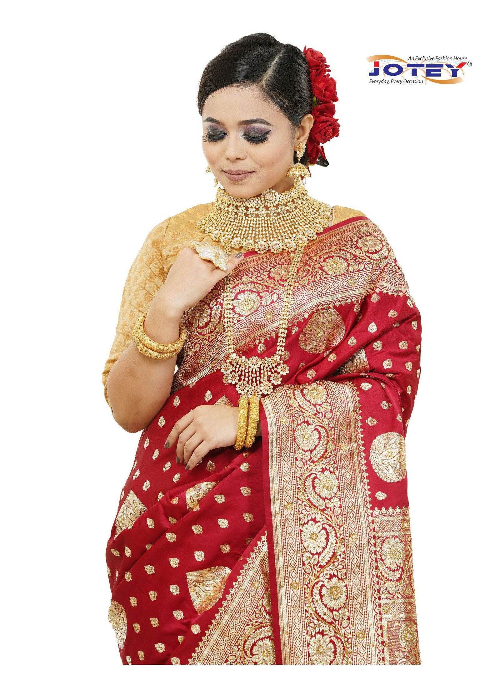 Floral Woven Pure Banarasi Silk Saree in Maroon