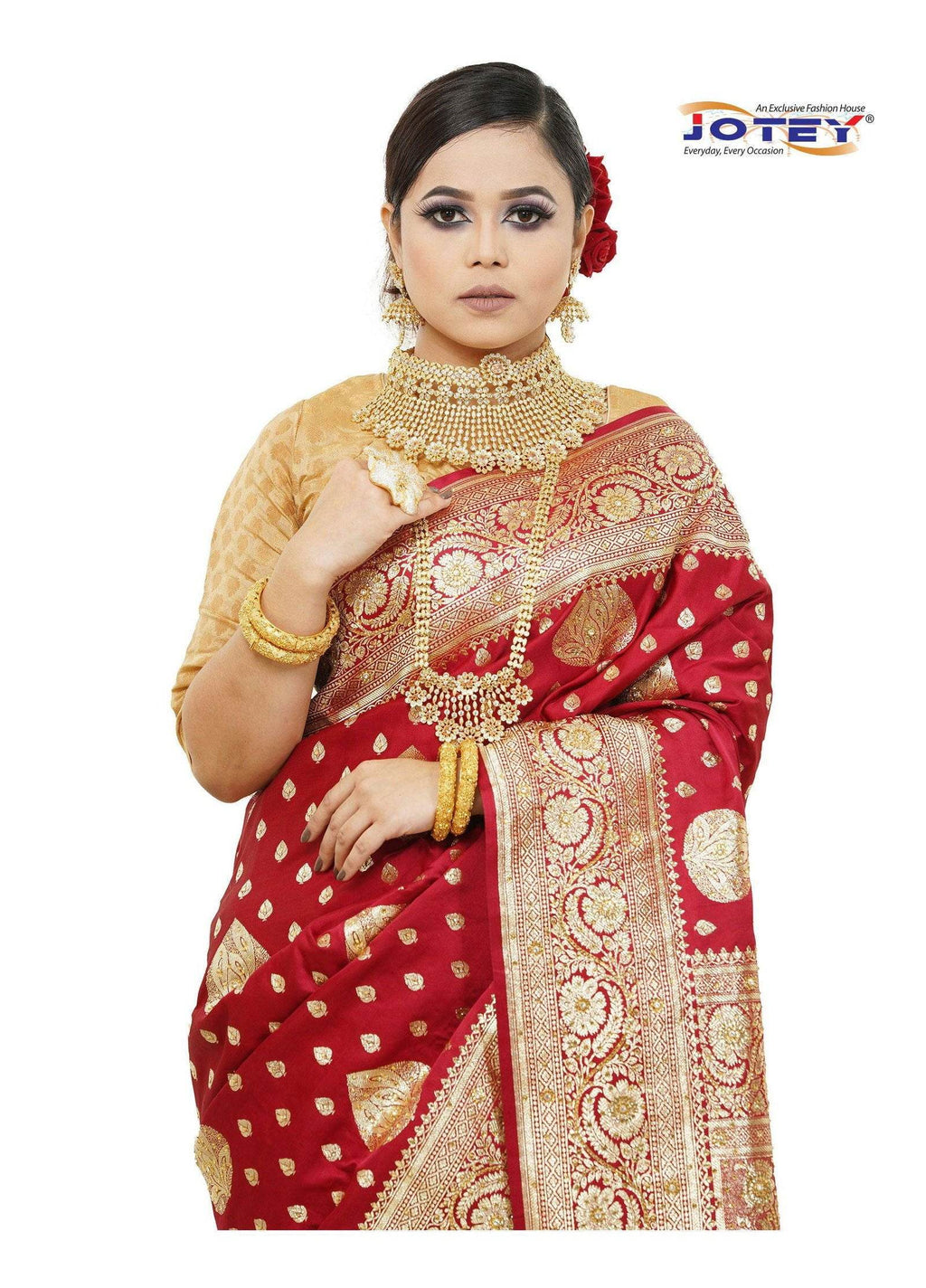 Floral Woven Pure Banarasi Silk Saree in Maroon