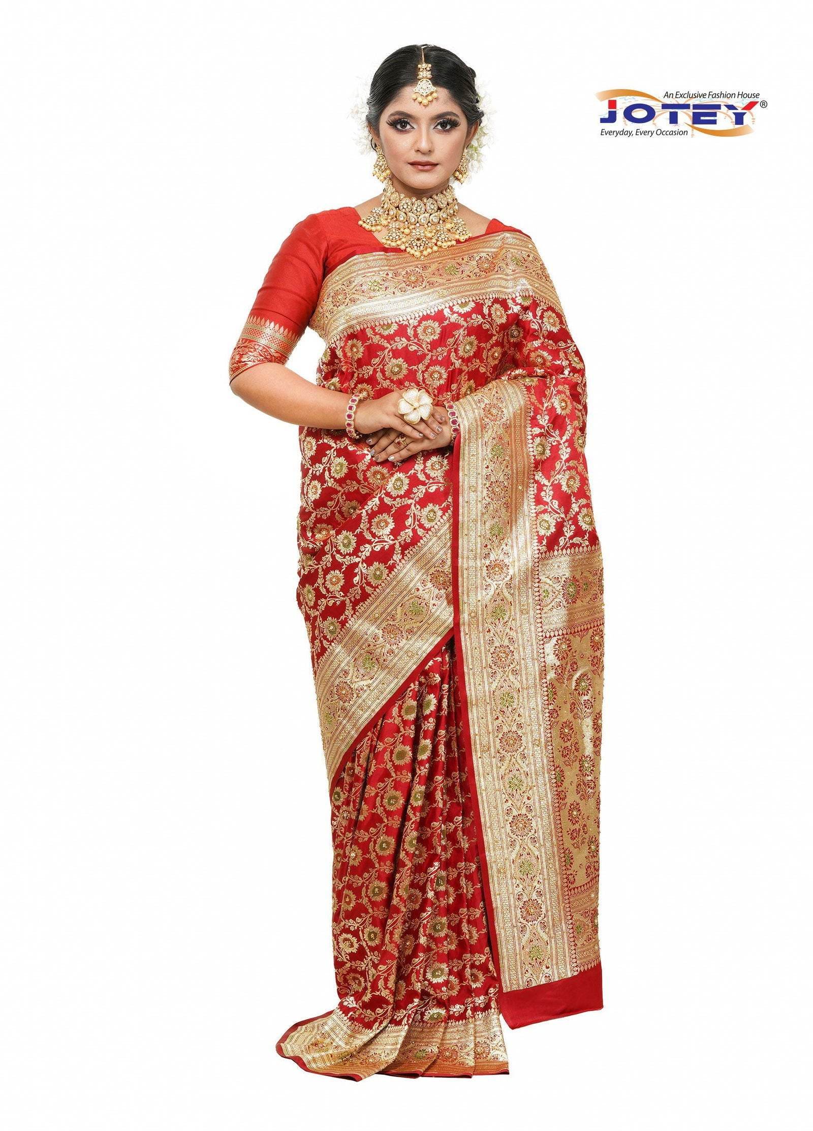 Floral Woven Pure Banarasi Silk Saree in Maroon