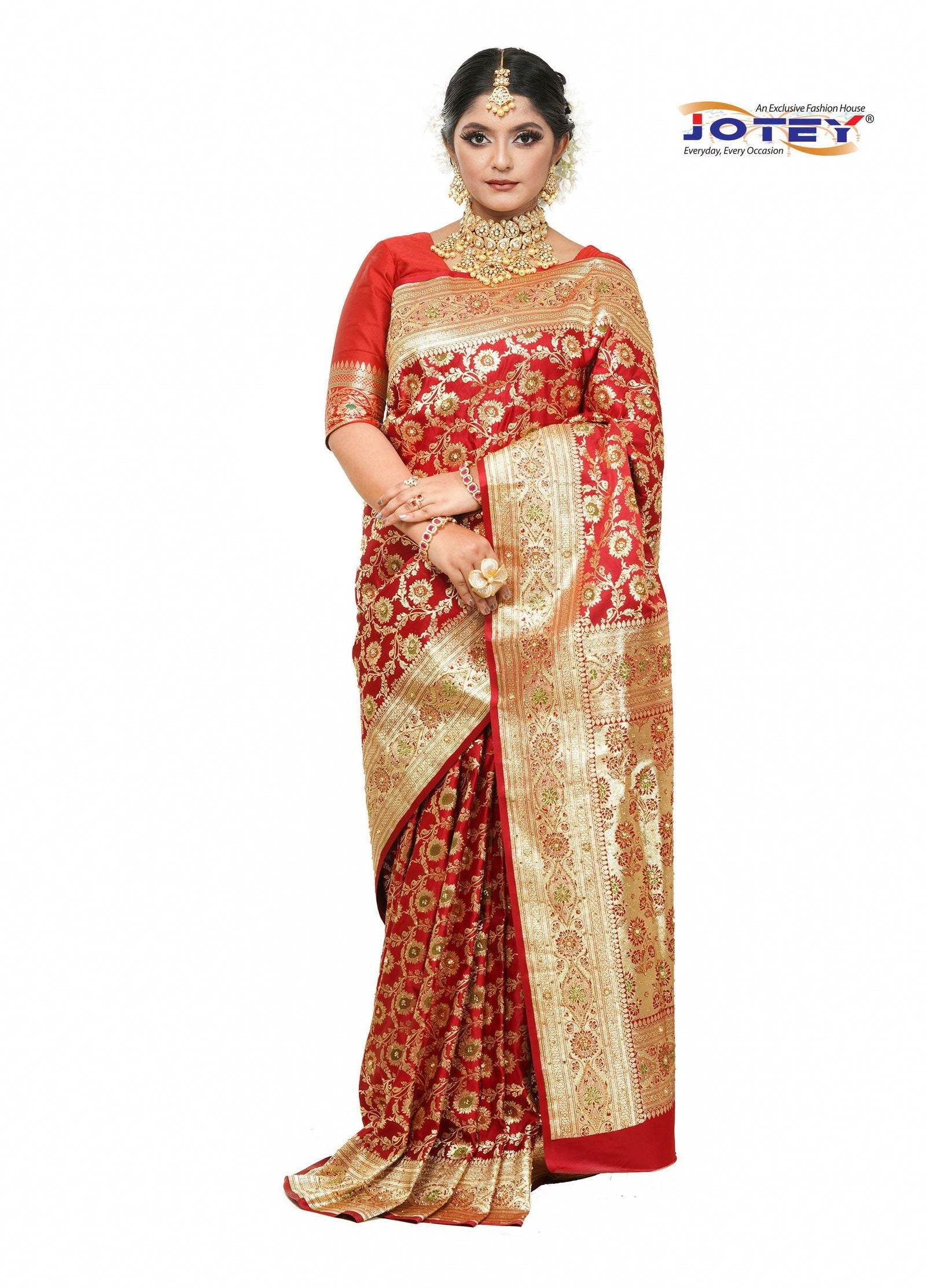 Floral Woven Pure Banarasi Silk Saree in Maroon