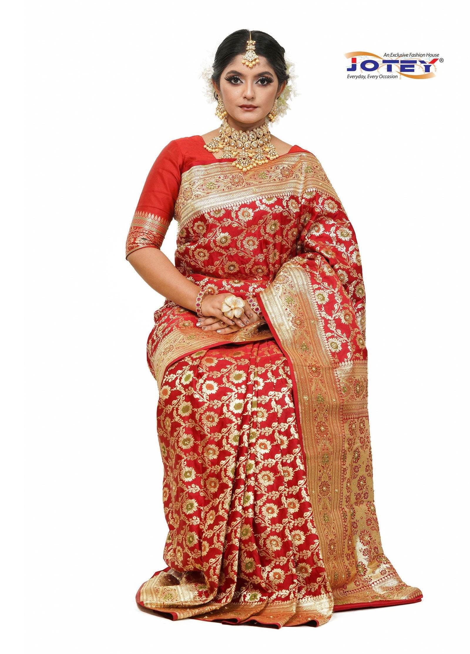 Floral Woven Pure Banarasi Silk Saree in Maroon