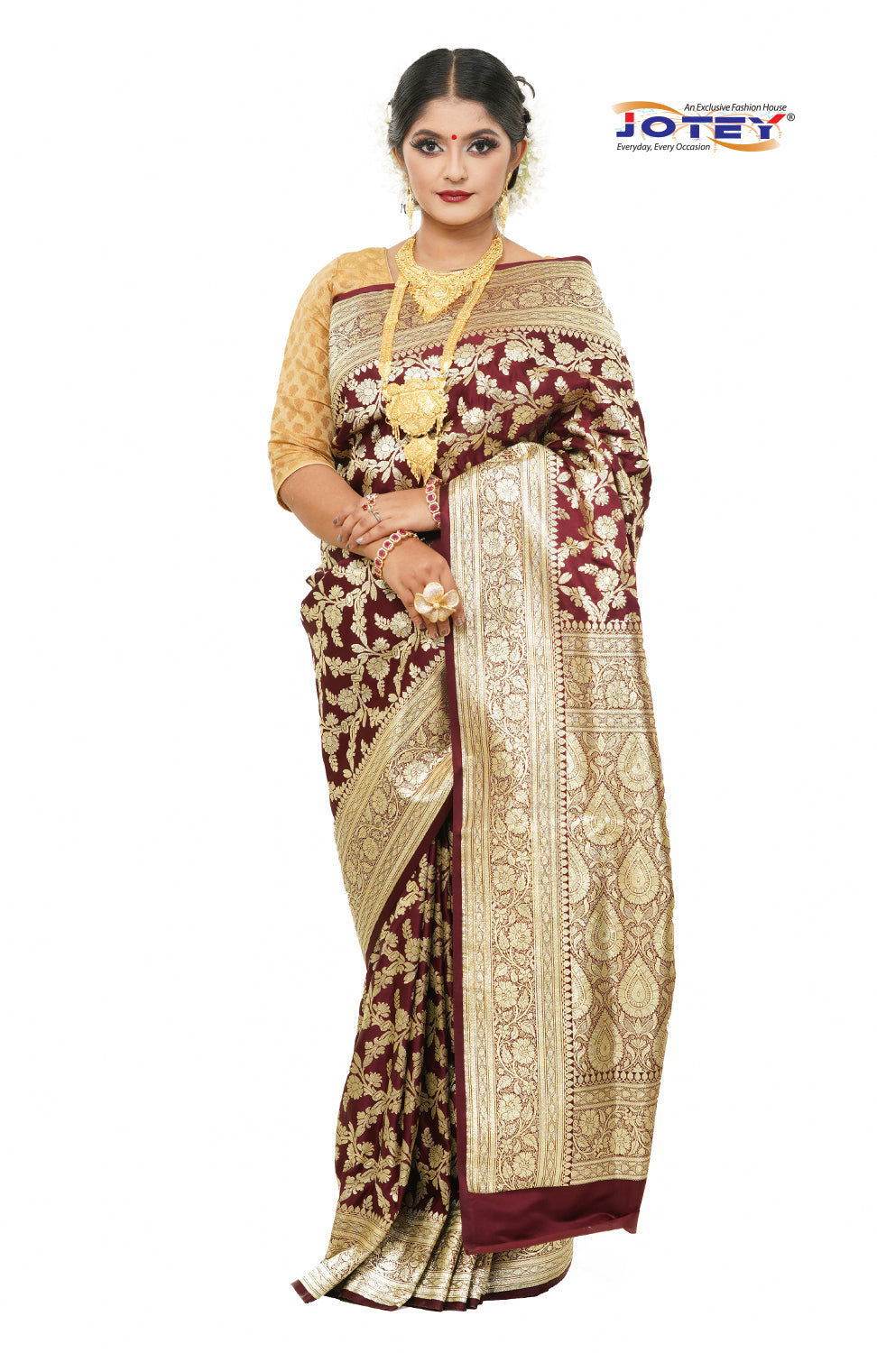 Floral Woven Pure Banarasi Silk Saree in Maroon