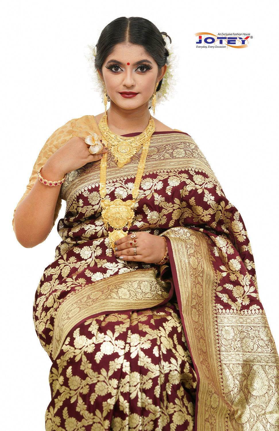 Floral Woven Pure Banarasi Silk Saree in Maroon