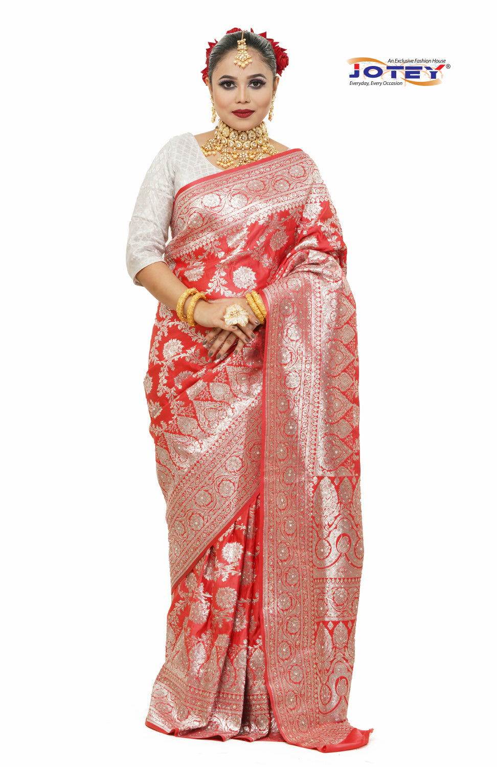 Floral Woven Pure Banarasi Silk Saree in Maroon