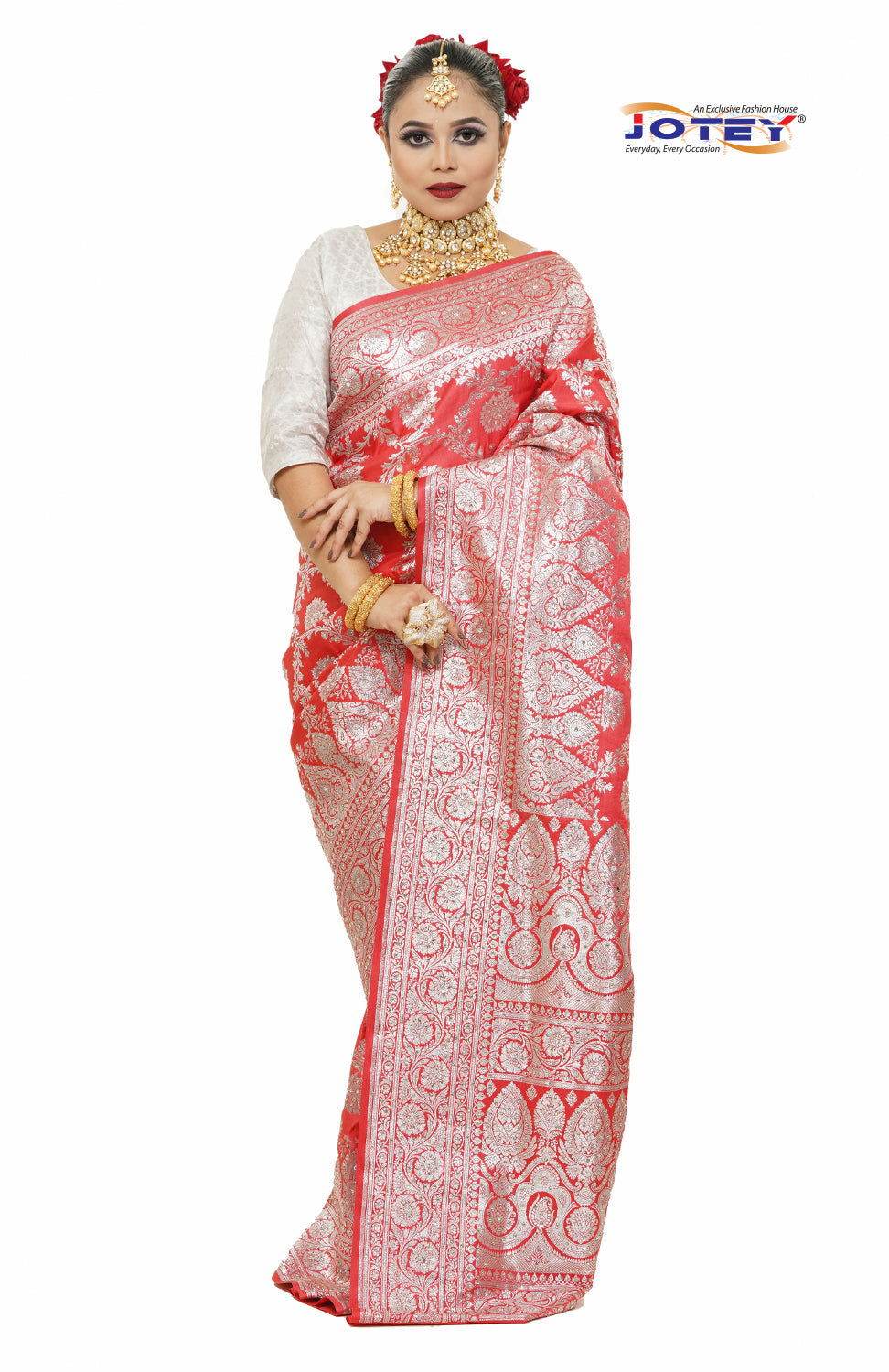 Floral Woven Pure Banarasi Silk Saree in Maroon