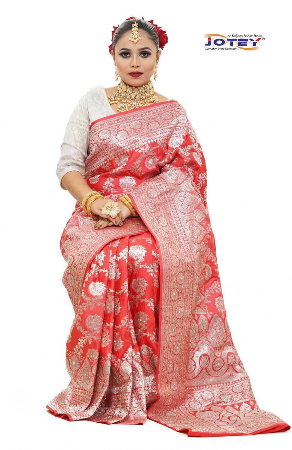 Floral Woven Pure Banarasi Silk Saree in Maroon