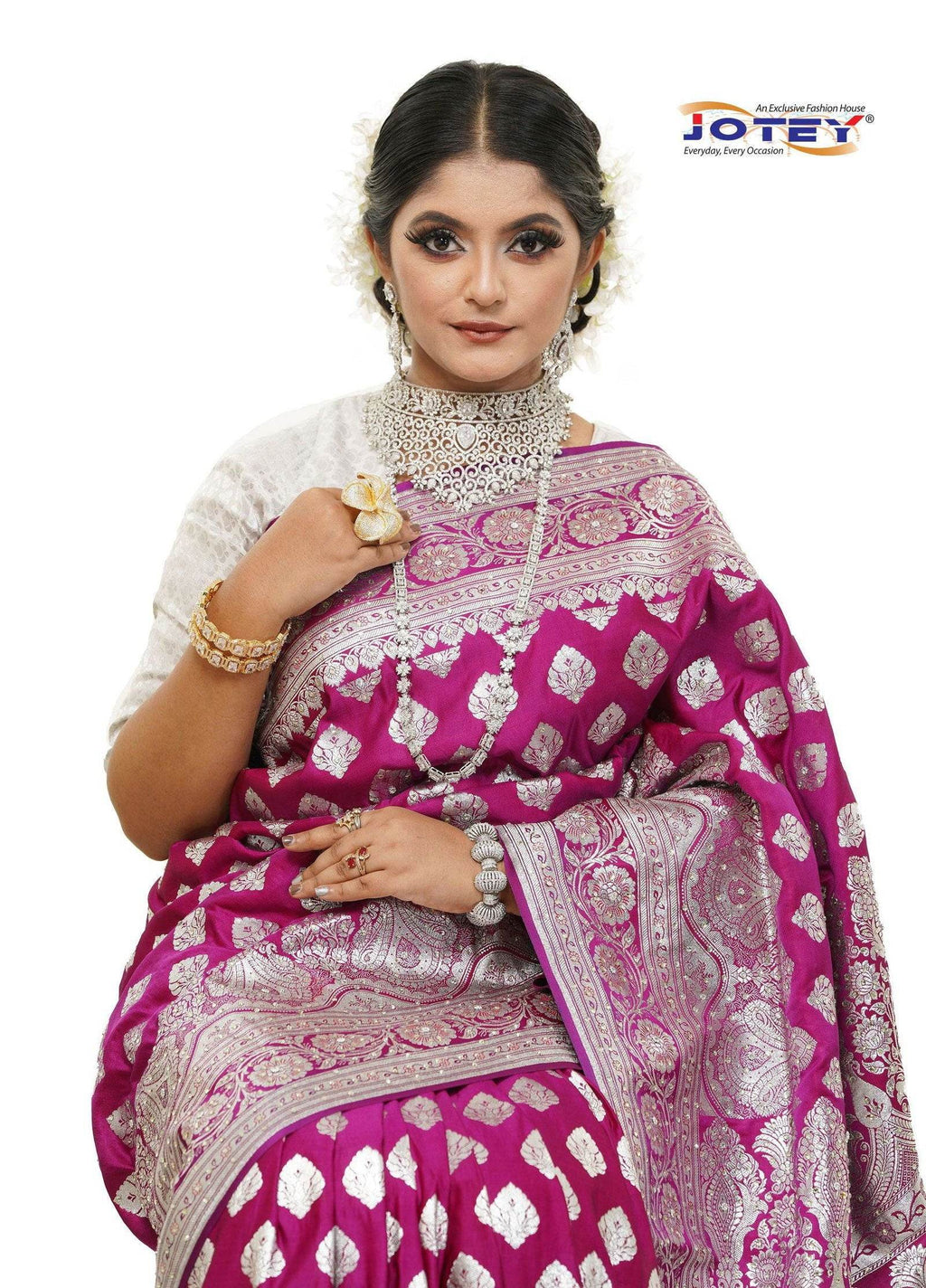 Floral Woven Pure Banarasi Silk Saree in Purple