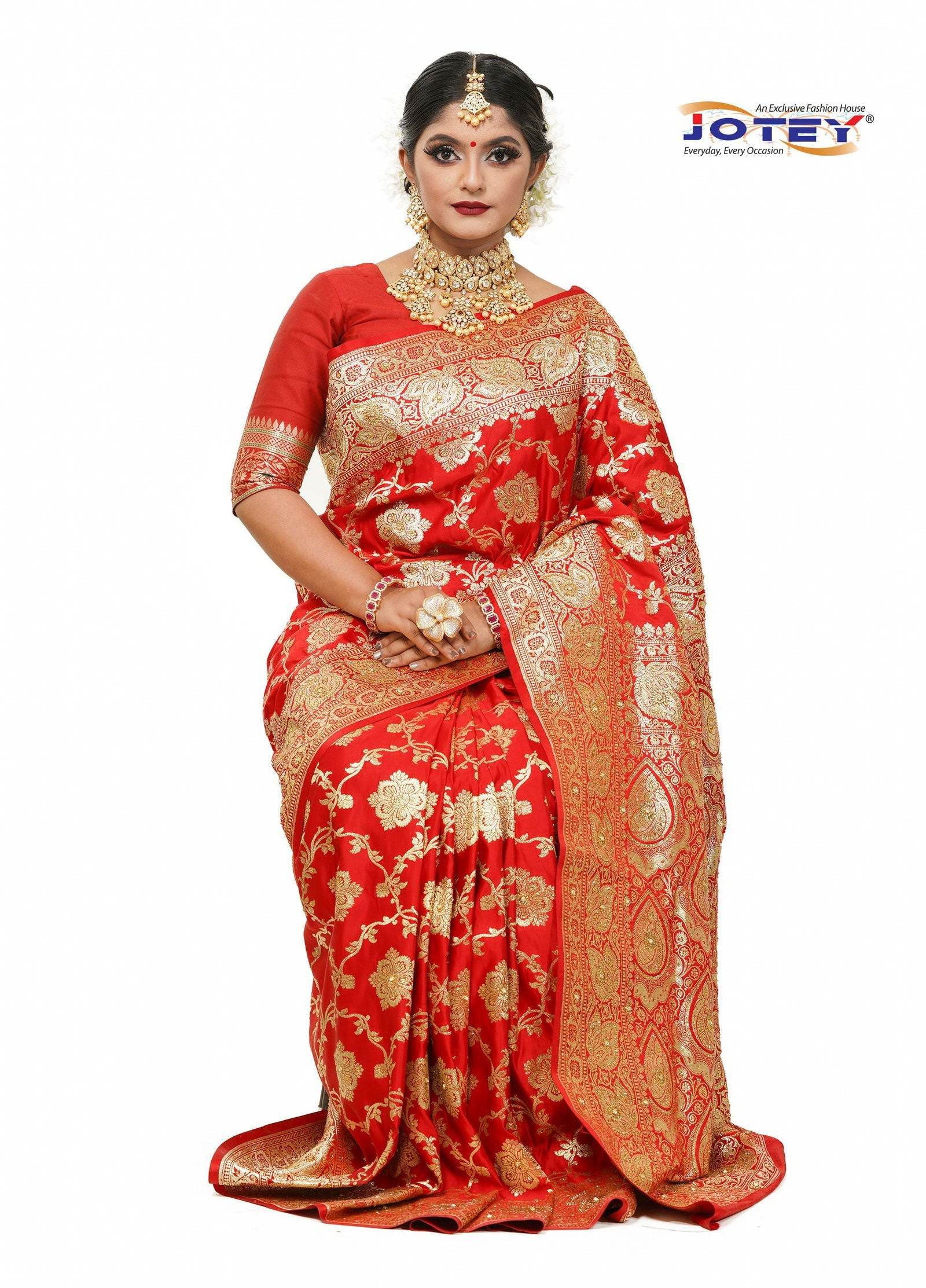 Floral Woven Pure Banarasi Silk Saree in Red