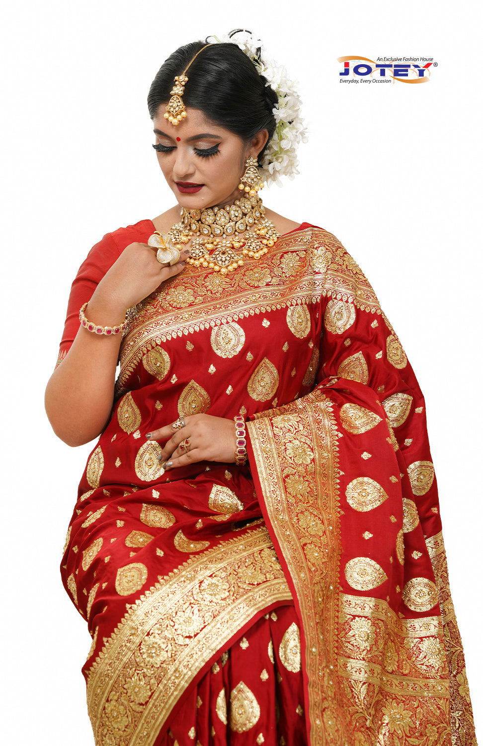 Floral Woven Pure Banarasi Silk Saree in Red