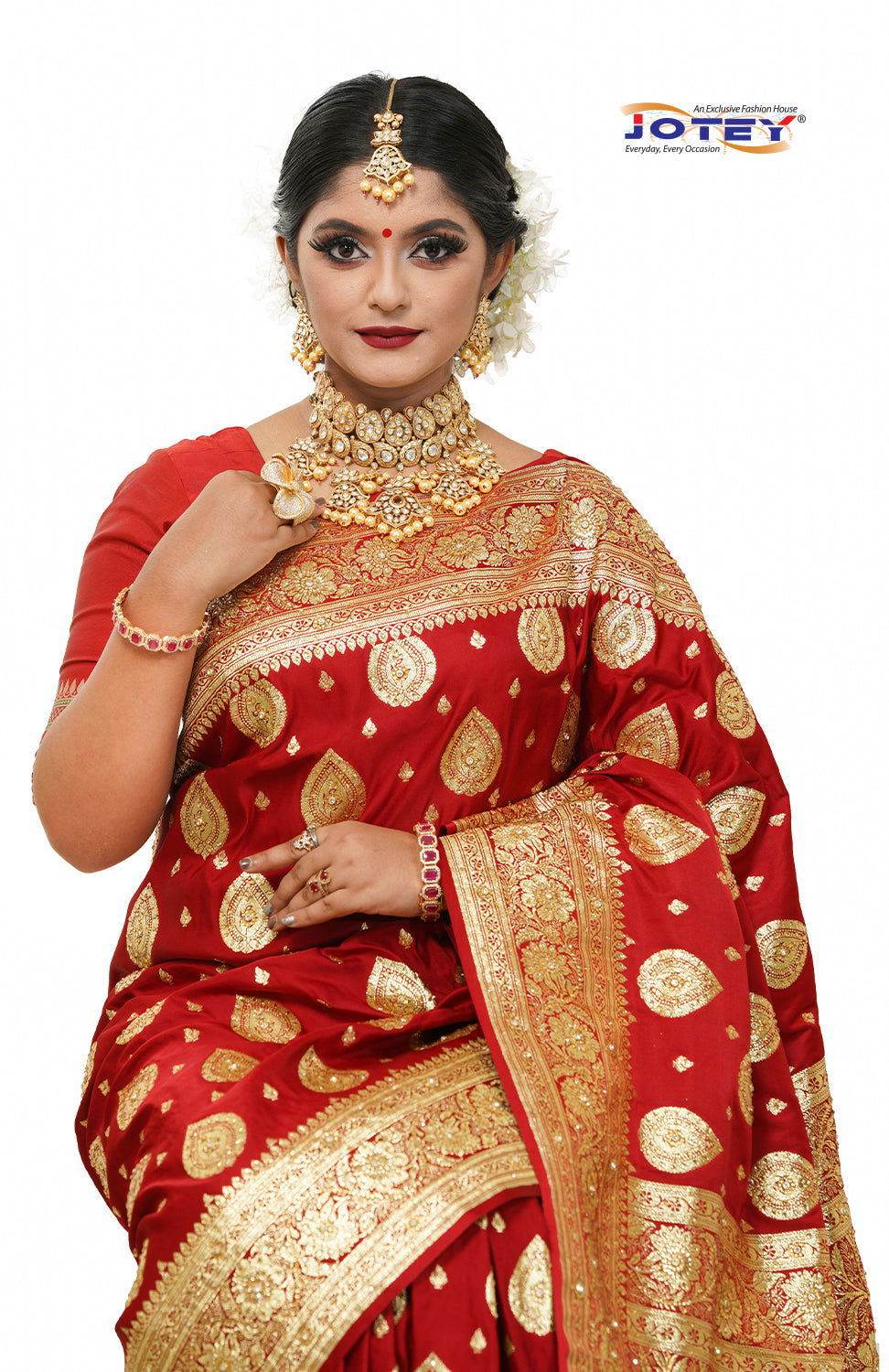 Floral Woven Pure Banarasi Silk Saree in Red