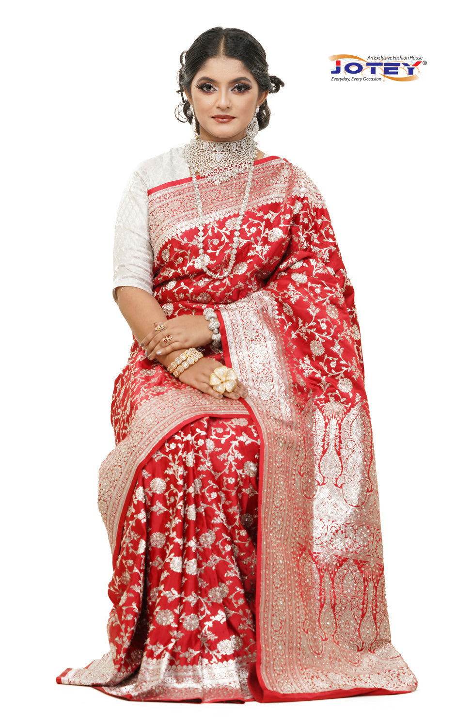 Floral Woven Pure Banarasi Silk Saree in Red