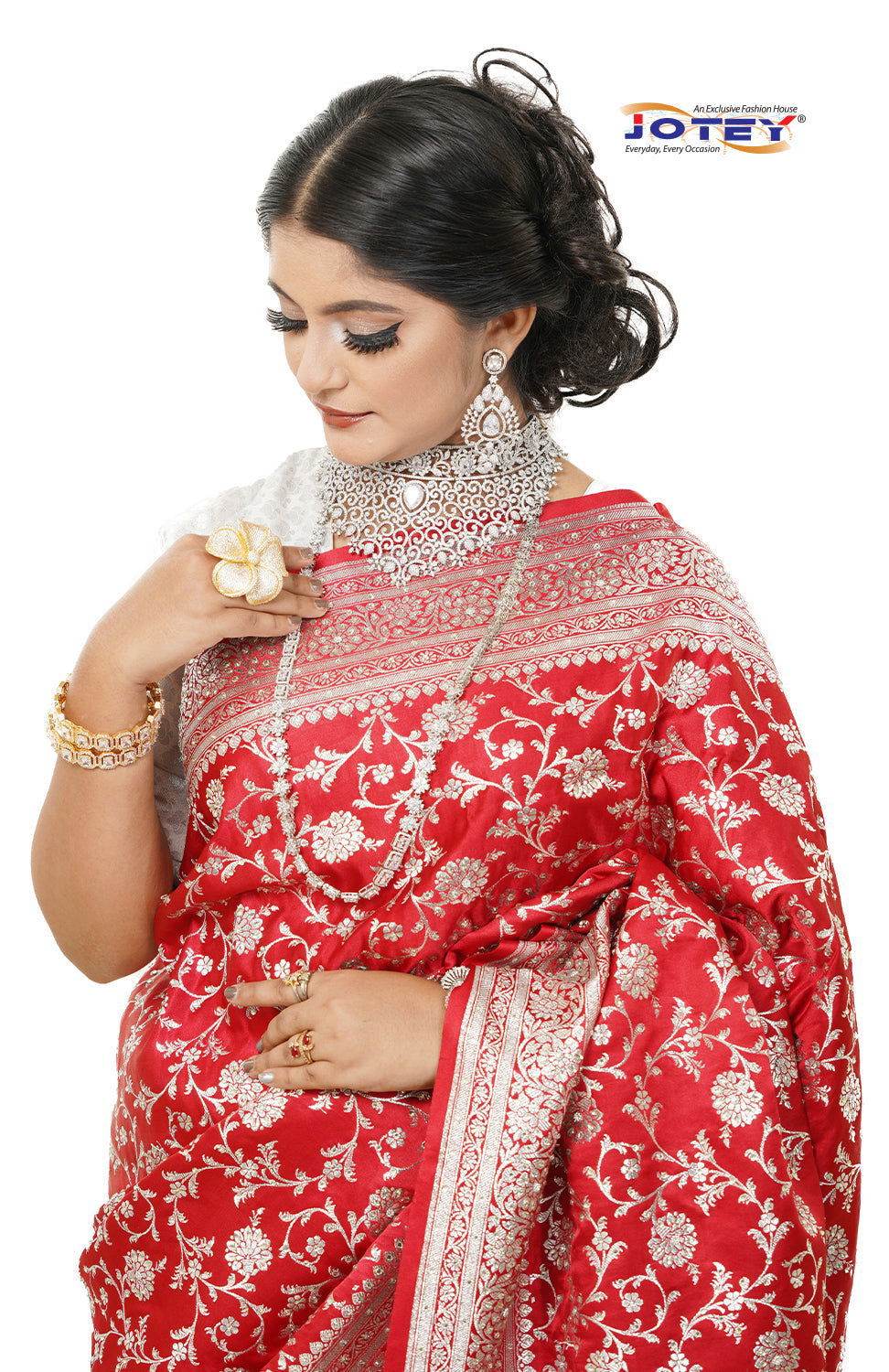 Floral Woven Pure Banarasi Silk Saree in Red