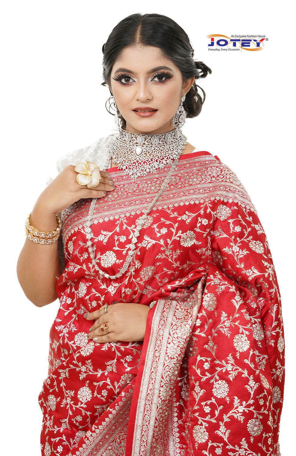 Floral Woven Pure Banarasi Silk Saree in Red